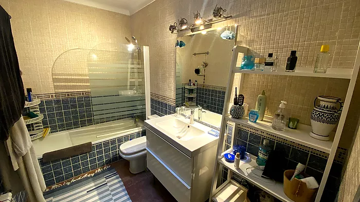 Casa con piscina privada a 300 m de la Playa de Riells con licencia turística.