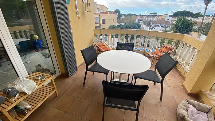 Casa con piscina privada a 300 m de la Playa de Riells con licencia turística.