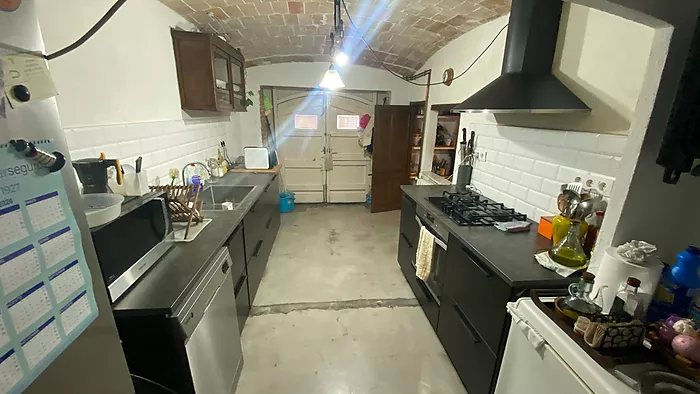 Casa en el casc antic en venda en L'Escala de 179m2, a 100 metros de la playa.