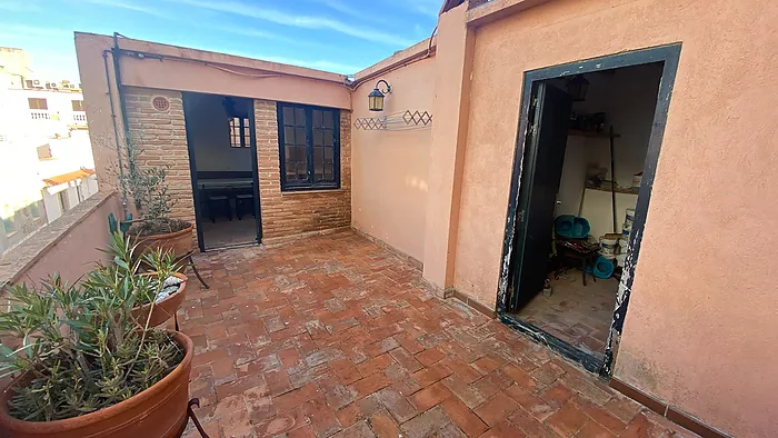 Casa en el casc antic en venda en L'Escala de 179m2, a 100 metros de la playa.