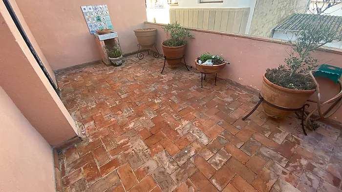 Casa en el casc antic en venda en L'Escala de 179m2, a 100 metros de la playa.