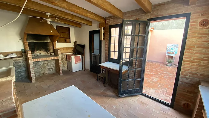 Casa en el casc antic en venda en L'Escala de 179m2, a 100 metros de la playa.