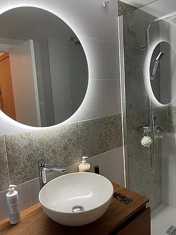 L'Escala – Appartement rénové de 53 m² avec balcon-terrasse, proche des commerces