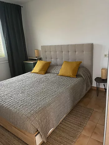 L'Escala – Appartement rénové de 53 m² avec balcon-terrasse, proche des commerces