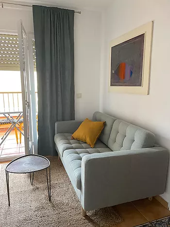 L'Escala – Appartement rénové de 53 m² avec balcon-terrasse, proche des commerces