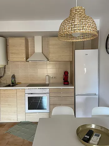 L'Escala – Appartement rénové de 53 m² avec balcon-terrasse, proche des commerces