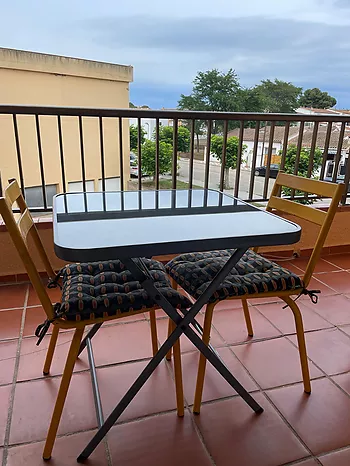 L'Escala – Appartement rénové de 53 m² avec balcon-terrasse, proche des commerces
