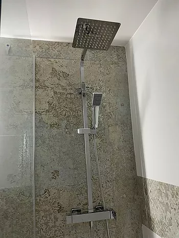 L'Escala – Appartement rénové de 53 m² avec balcon-terrasse, proche des commerces