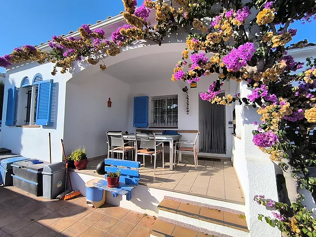 House with heated swimming pool for sale in L’Escala – Riells de Dalt