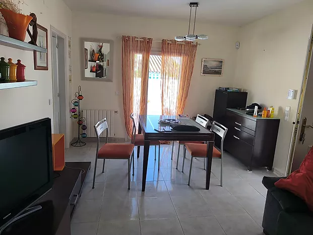 House with heated swimming pool for sale in L’Escala – Riells de Dalt