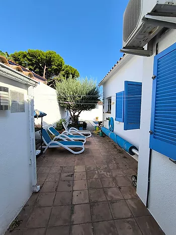 House with heated swimming pool for sale in L’Escala – Riells de Dalt