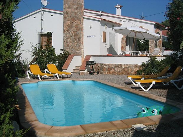 RENTING | Fantastic house with private pool and for 8 persones for rent in L'Escala.