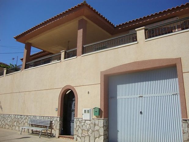 Catalonia 21 Asesoria Inmobiliaria en L'Escala (Girona) propone está fantástica casa de 2007 en venta en Fiñana (Almería). Ref 192