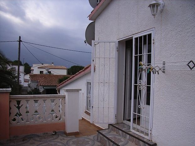 Renting | Pleasant house with private pool, for 8 people for rent in L'Escala.