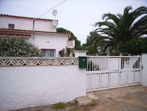 Renting | Pleasant house with private pool, for 8 people for rent in L'Escala.