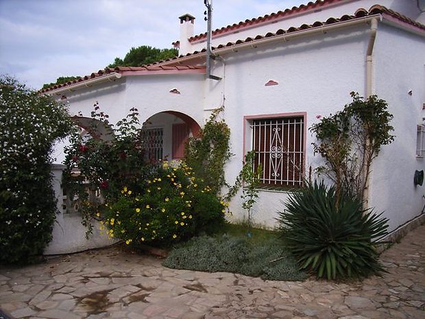 Renting | Pleasant house with private pool, for 8 people for rent in L'Escala.