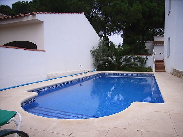 Renting | Pleasant house with private pool, for 8 people for rent in L'Escala.