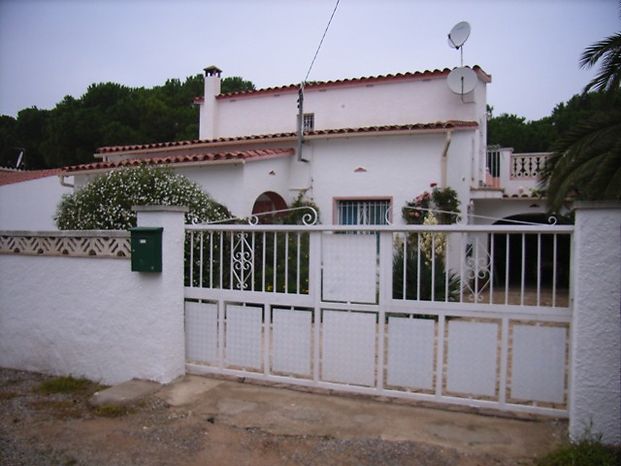 Renting | Pleasant house with private pool, for 8 people for rent in L'Escala.