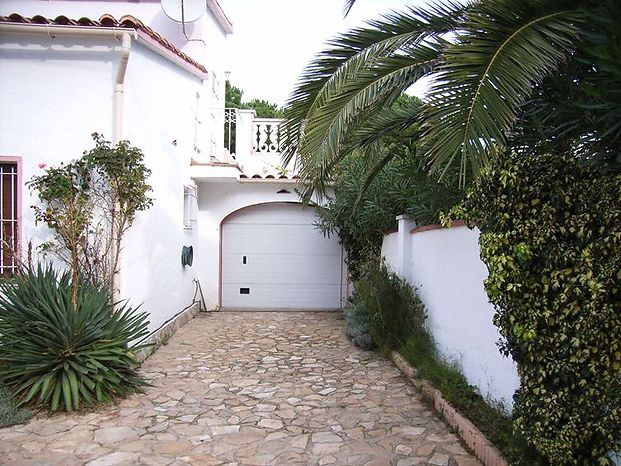 Renting | Pleasant house with private pool, for 8 people for rent in L'Escala.