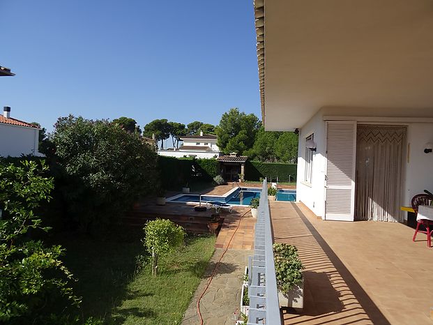 Fantastic villa with an area of more than 600 m2 on a plot of 1615 m2.