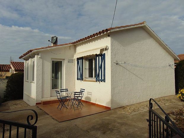 Catalonia 21 Asesoria Inmobiliaria en L'Escala ofrece está casa con 49 m2 situada en una zona muy tranquila y a 1km del mar. Ref 509